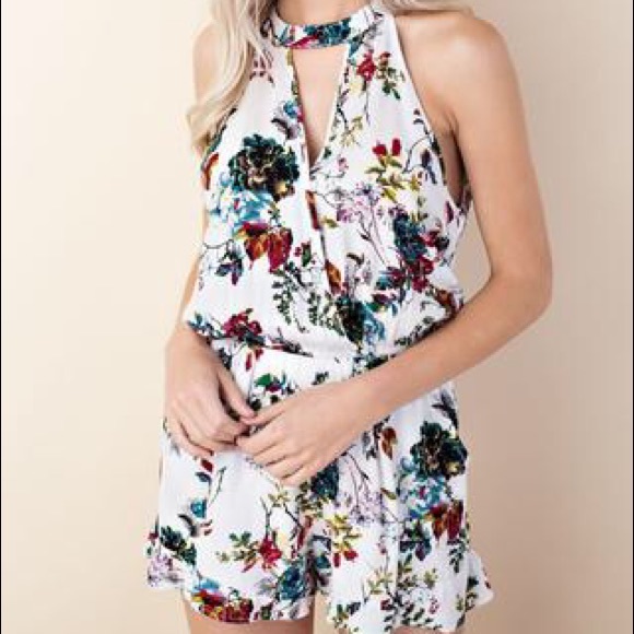 Love Other - Love White Floral Romper Size Small with Pockets